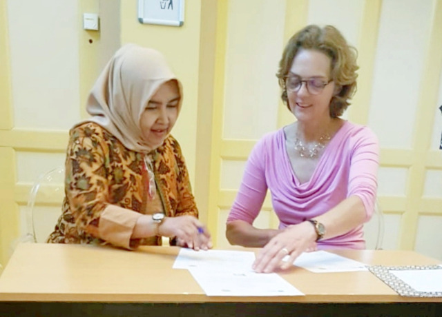GO INTERNATIONAL: Prof. Nunuk Nuswardani saat bertemu Dekan Leiden Law School di Belanda Prof. Joanne van der Leun untuk kerja sama beberapa waktu lalu.