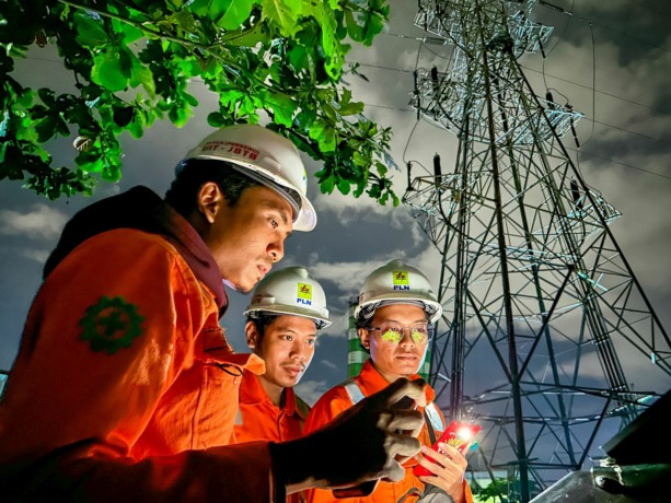 PLN Tuntaskan Pekerjaan Lebih Cepat, Pasokan Listrik Madura Kembali Normal