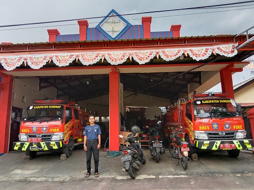 KURANG PERHATIAN: Keberadaan Mako Pemadam Kebakaran (Damkar) Satpol PP Sumenep yang berlokasi di Kelurahan Bangselok, Kecamatan Kota Sumenep. (MUHAMMAD ERWIN MAULIDIN M/JPRM)