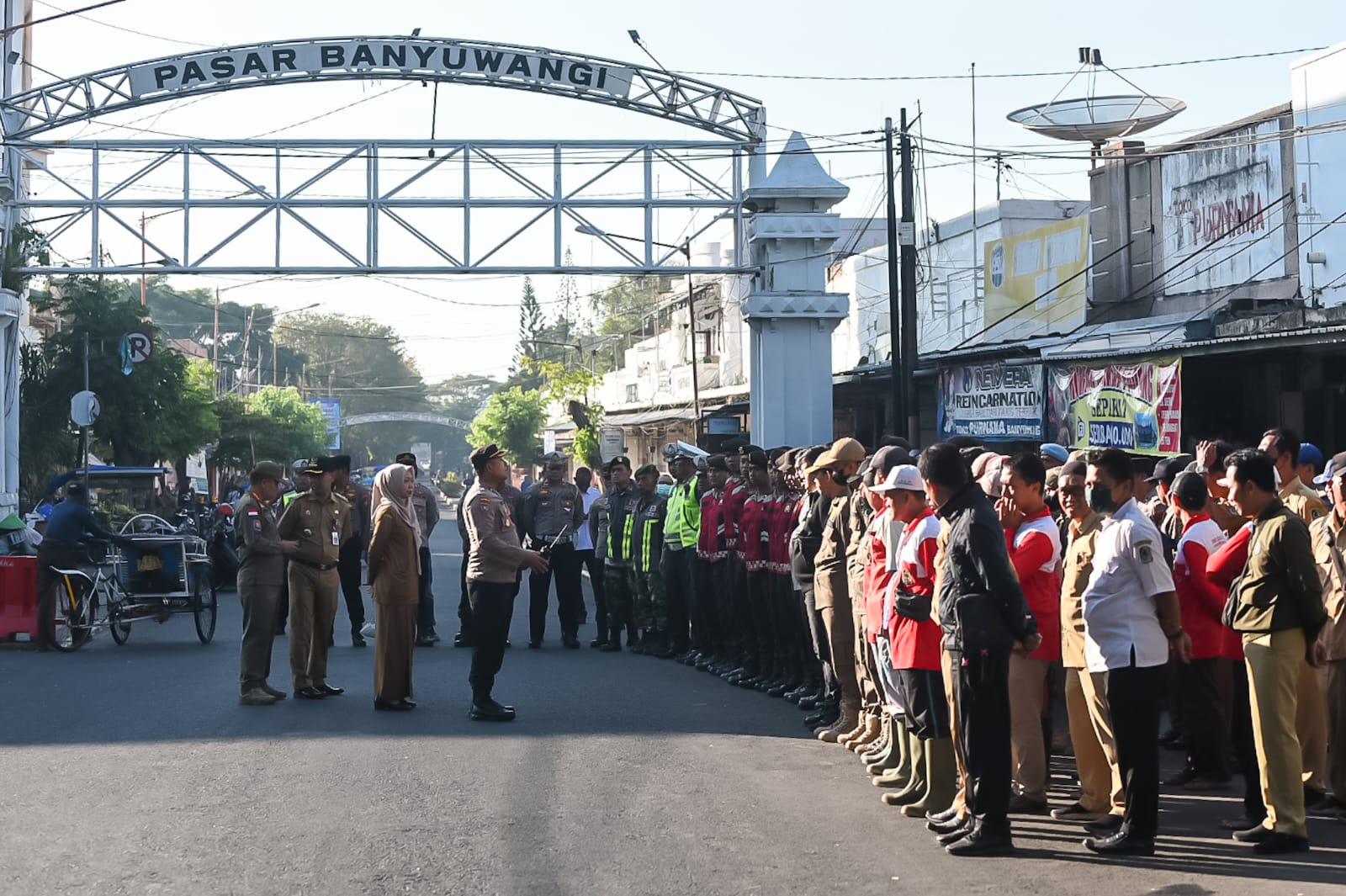 APEL : Pengarahan Kapolresta Banyuwangi sebelum pelaksanaan penertiban