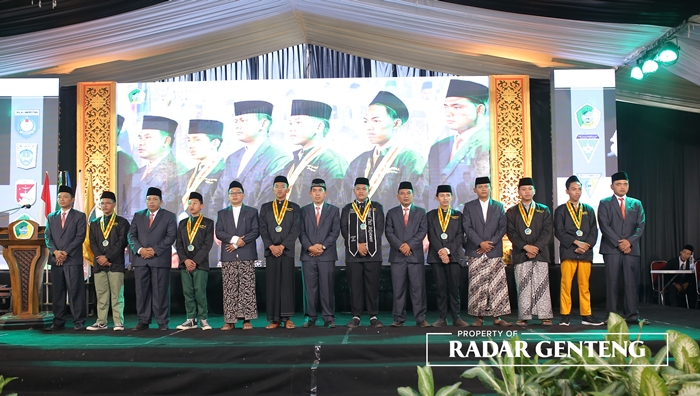 BERPRESTASI: Ahmadi, Moh. Ishaq, Kepala Muadalah Wustho M. Ma
