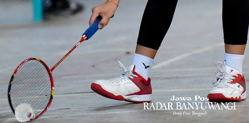 POPULER: Raket bulu tangkis dari bahan serat karbon sangat umum dipakai masyarakat hingga kalangan atlet badminton.
