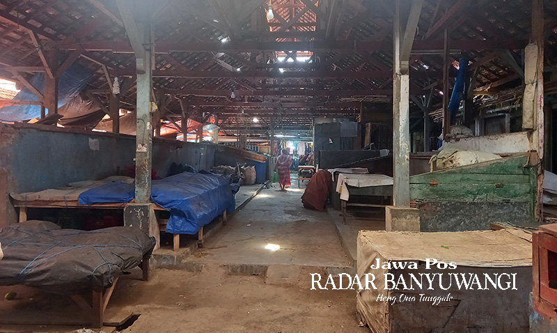 MANGKRAK: Kios kosong di Pasar Banyuwangi sisi selatan bakal digunakan sebagai area parkir.