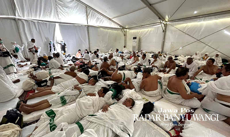 BERMUNAJAT: Sebanyak 47 jemaah haji Banyuwangi yang diberangkatkan pada 22 Juni sedang melaksanakan wukuf di Arafah, Selasa (27/6). 
