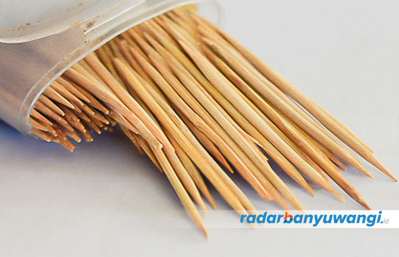 TANPA BUNGKUS: Tumpukan tusuk gigi yang terbuat dari bambu.