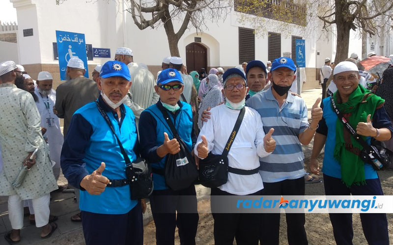 CITY TOUR: Jemaah haji KBIHU Khoiru Ummah berziarah ke Masjid Qiblatain di Madinah, Kamis (13/7).