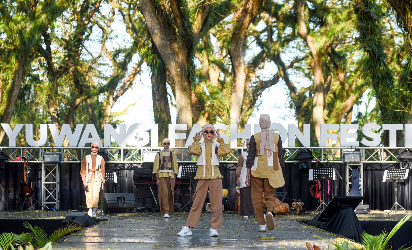 INDUSTRI KREATIF: Banyuwangi Fashion Festival digelar, Sabtu (22/7) di lokasi wisata De Djawatan, Desa Benculuk, Kecamatan Cluring.