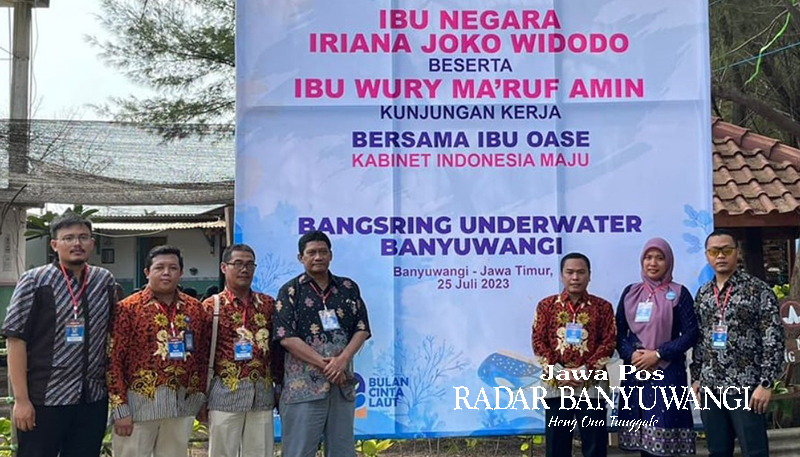READY: Tim medis yang bertugas selama kunjungan Ibu Negara Iriana Jokowi di Desa Bangsring, Kecamatan Wongsorejo, Banyuwangi, pekan lalu.