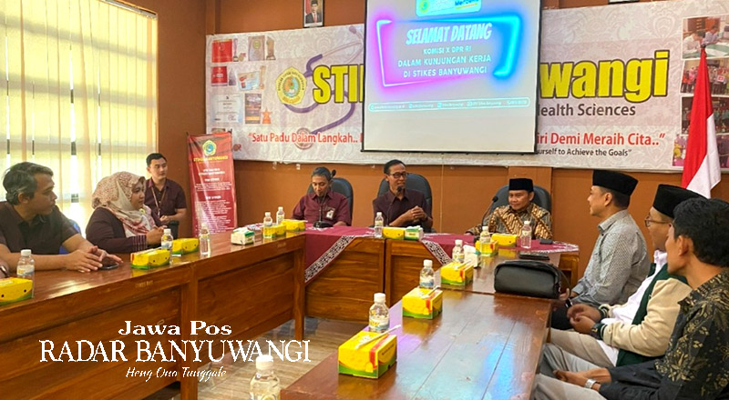 PROGRAM KERJA: Proses sharing dan hearing bersama Ketua Komisi IX DPR RI tentang program kesehatan di instansi pendidikan Stikes Banyuwangi.