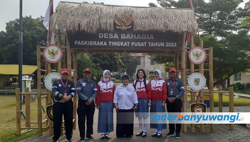 HARUMKAN BANYUWANGI: Ayumi Putri Sasaki (tiga dari kiri) berlatih di Taman Rekreasi Wiladatika, Cibubur, Depok, Jawa Barat, Selasa (8/8).