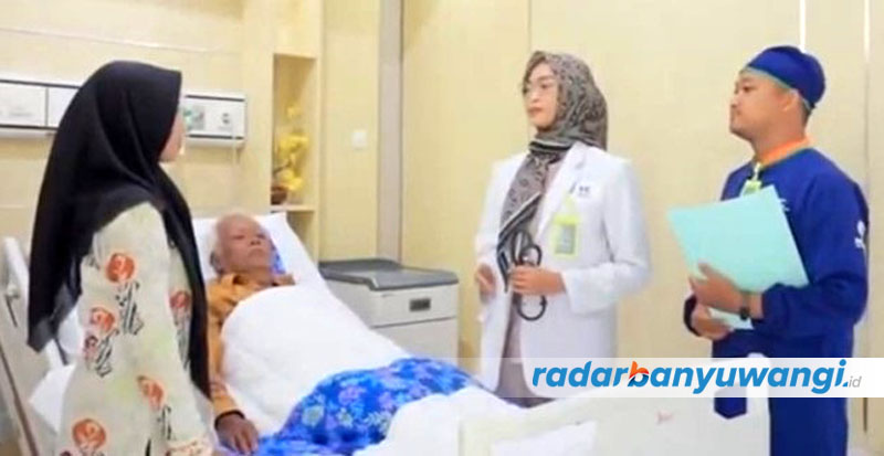 OPERASI: Petugas medis RSU Bhakti Husada melakukan edukasi pada pasien rencana pembedahan dengan metode Eras.