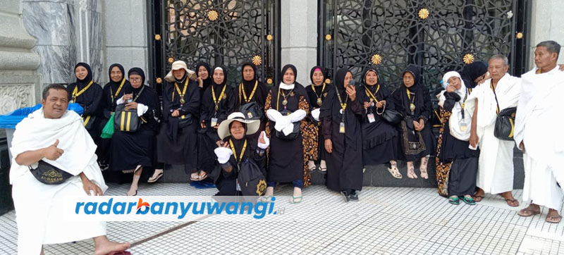 PUAS DAN LEGA: Jemaah umrah Al Haram Ziarah Wizatama di area Masjidilharam setelah menjalankan umrah badal kali kedua.