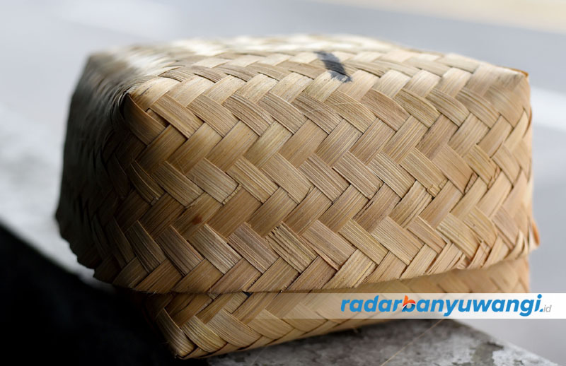 RETRO: Besek atau wadah makanan klasik yang terbuat dari anyaman bambu.