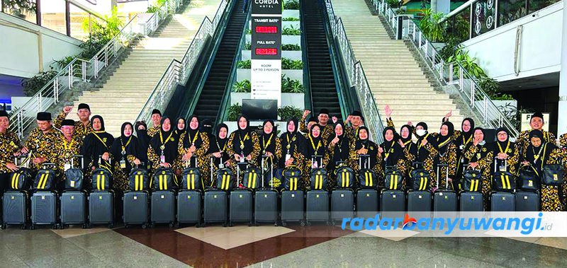 LENGKAP: Jemaah umrah Al Haram Ziarah Wizatama di Bandara Internasional Juanda, Surabaya.