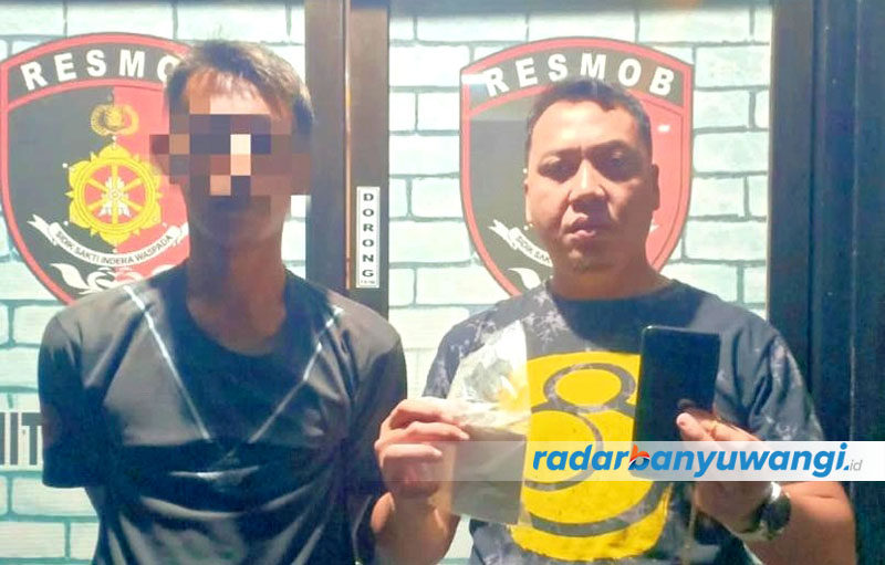 DIAMANKAN: Satu pelaku pencurian berhasil diamankan Unit Resmob Polresta Banyuwangi, Senin (14/8).