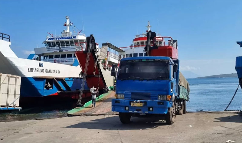 NYARIS CELAKA: Insiden truk yang mengalami patah pada as di dermaga LCM Gilimanuk, Sabtu (19/8/2023).