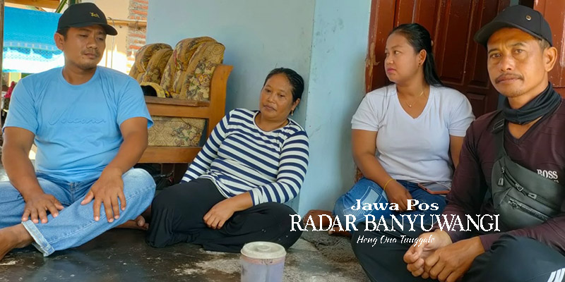 SEDIH: Keluarga Nur Holipah yang tinggal di Desa Watukebo, Kecamatan Blimbingsari, berharap pemerintah bisa membantu memulangkan PMI yang bekerja sebagai ART di Irak.
