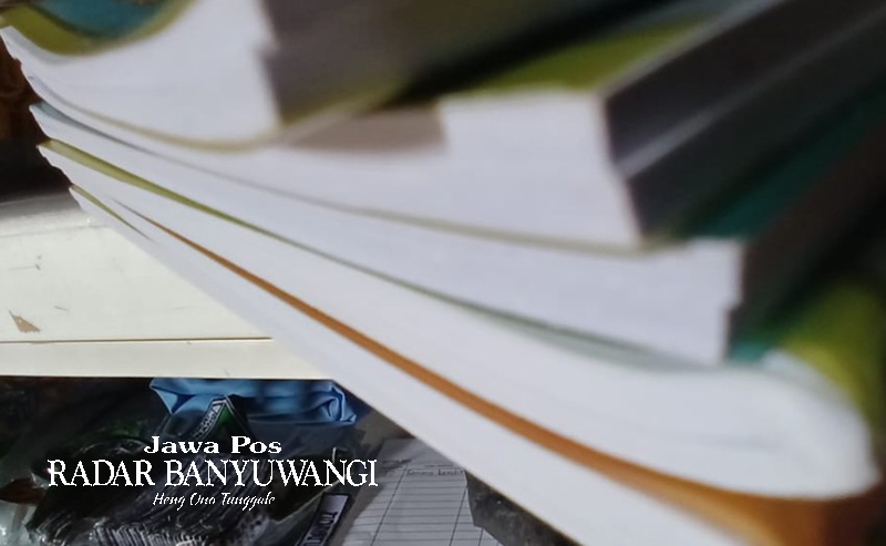 PUTIH: Tumpukan kertas HVS banyak dijual di hampir seluruh toko alat tulis kantor.