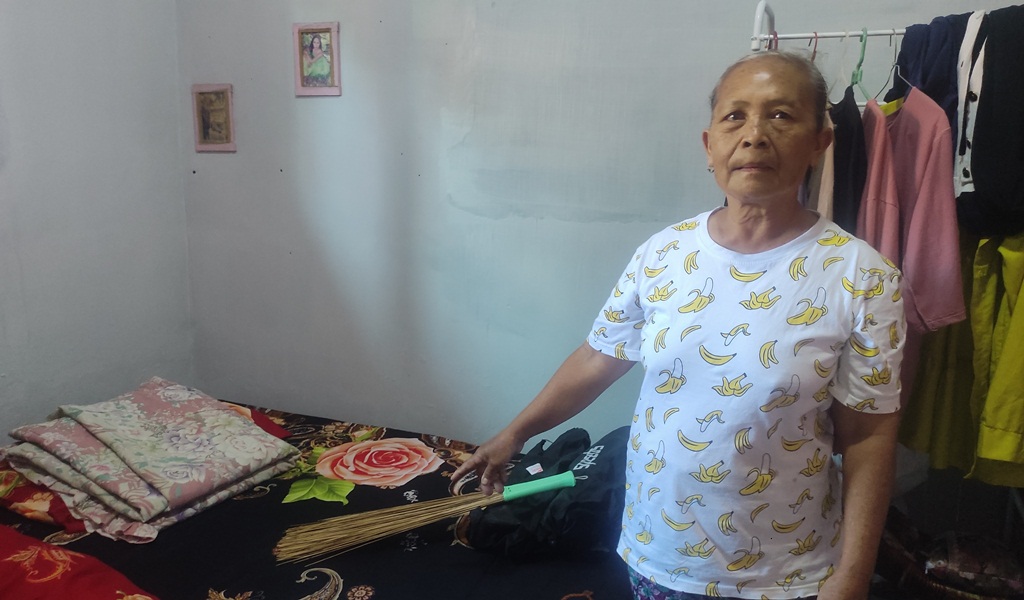 HILANG: Kamar tempat Mesinah tidur ini berantak dan barang-barang berharga miliknya hilang Jumat (1/9)