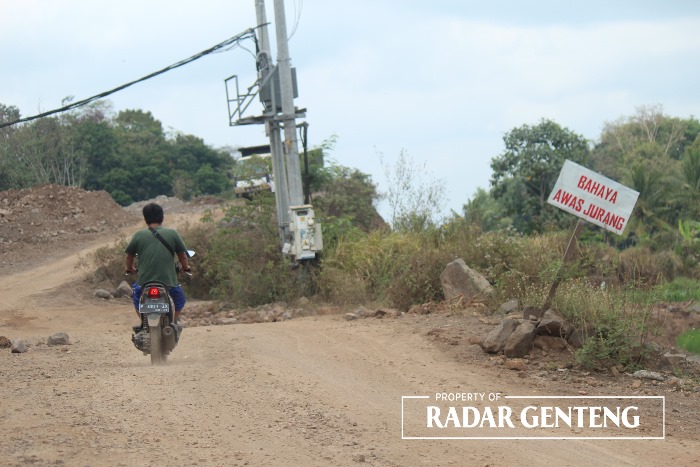 BERBAHAYA: Lokasi galian C di Dusun Tegalyasan, Desa Tegalarum, Kecamatan Sempu yang sempat tutup kembali buka, Kamis (7/9).