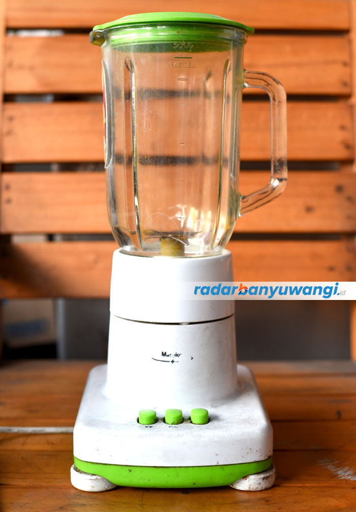 MODE LAMA: Blender untuk material basah yang biasa digunakan untuk membuat jus buah.