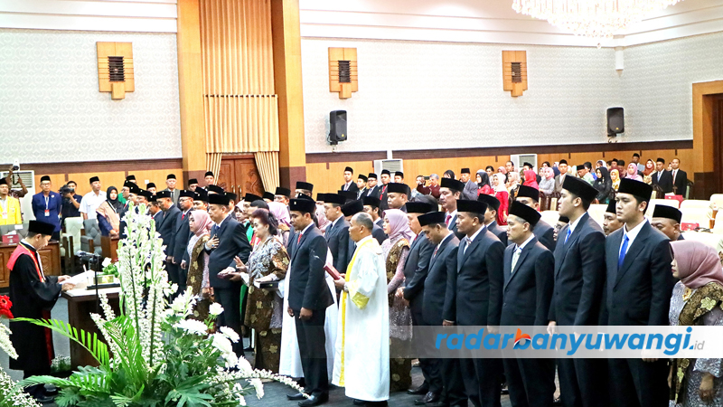 MAYORITAS MAJU LAGI: Sebanyak 50 caleg terpilih dilantik sebagai anggota DPRD Banyuwangi periode 2019&ndash;2024 di kantor dewan pada 21 Agustus 2019 lalu.