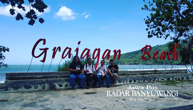 Beragam cara dilakukan masyarakat untuk menghidupkan kembali wisata Grajagan. Salah satunya dengan mengubah namanya menjadi Grajagan Beach.