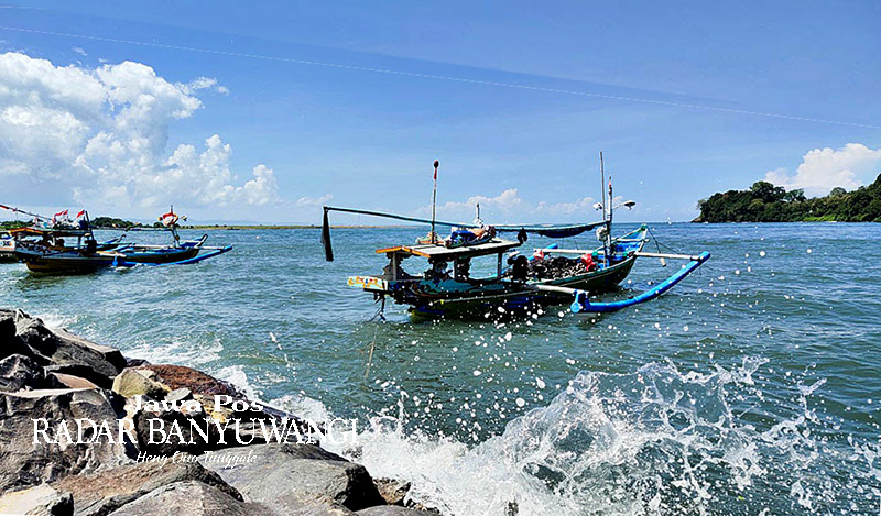 Hamparan warna biru dari air laut di satu sudut pantai Grajagan, Purwoharjo, Banyuwangi. Wisata kesohor di tahun 1980-1990-an ini kini minim pengunjung.