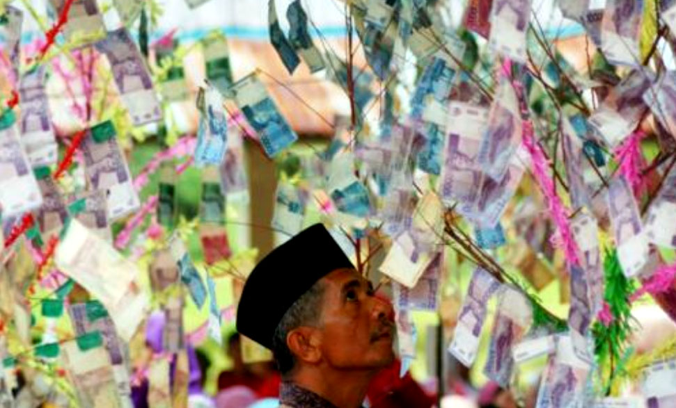 Tradisi Maulid Nabi Bungo Lado yang ada di Kabupaten Padang Pariaman, Sumatera Barat.