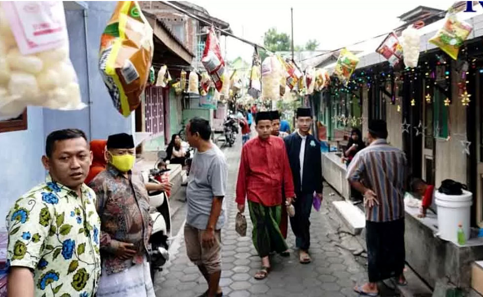 Salah satu acara Weh-wehan dalam tradisi perayaan Maulid Nabi Muhammad SAW di Kampung Kranggan, Desa Krajan Kulon, Kaliwungu.