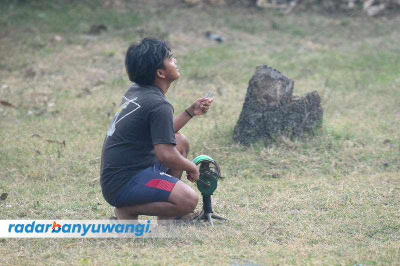 GULUNGAN: Benang layang-layang biasanya sangat kuat dan tajam. Ini bisa memutus kabel listrik milik PLN.