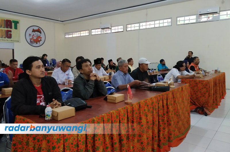 RAKOR: Para naradamping parpol mendapatkan arahan terkait RKDK di Kantor KPU Banyuwangi, Selasa (19/9).