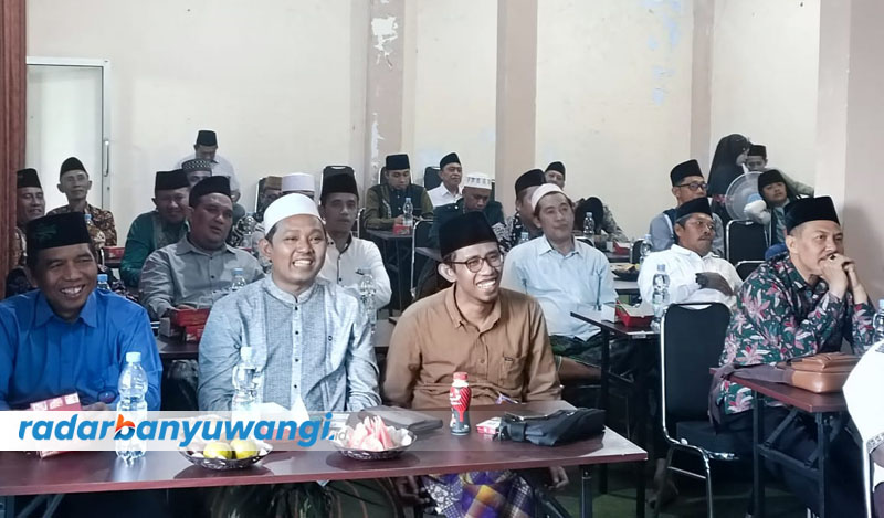 INTERNAL PENGURUS: Pengurus Cabang Nahdlatul Ulama (PCNU) Banyuwangi menggelar rapat dengan Majelis Wakil Cabang NU se-Banyuwangi di kantor LP Maarif, Desa Kebaman, Kecamatan Srono, Selasa (26/9).