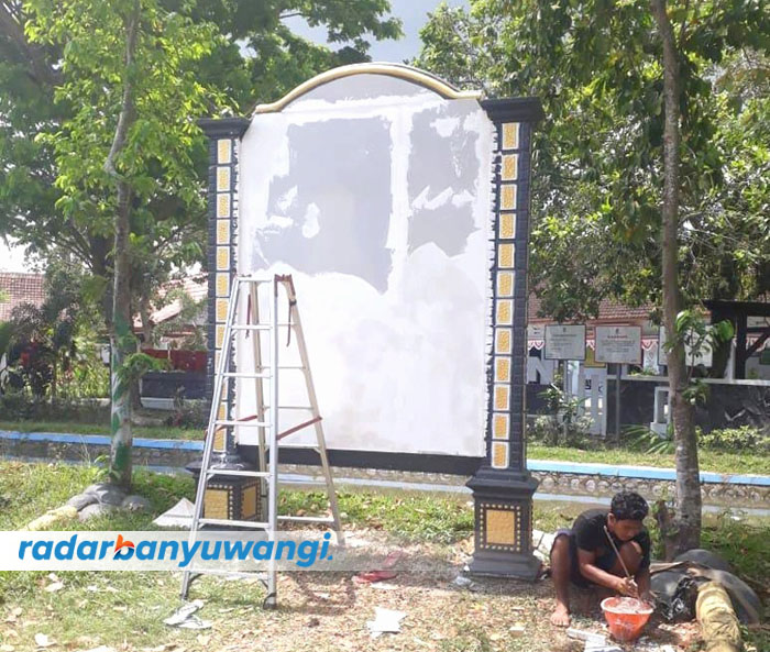DIPUGAR: Tugu milik Pagar Nusa di Purwoharjo, Banyuwangim diubah jadi ikon Garuda Pancasila, Senin (25/9).