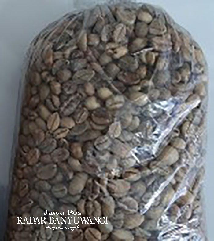 SIAP JUAL: Kopi buriah kemasan bisa diperoleh di Dusun Kacangan, Kelurahan Gombengsari, Kecamatan Kalipuro, Banyuwangi.
