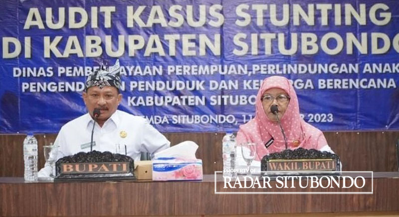 Bupati Situbondo Drs Karna Suswandi didampingi Wakil Bupati, Ny. Hj. Khairani membuka acara audit kasus stunting, di aula lantai dua kantor Pemkab Situbondo, Rabu (11/10)