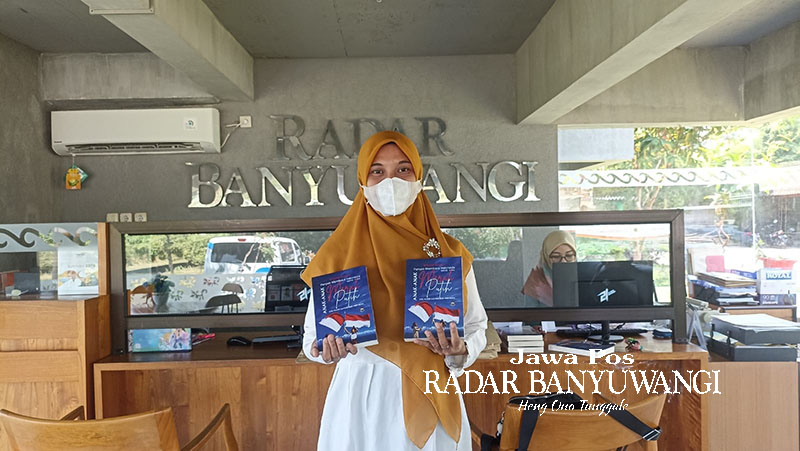 AMBIL BAGIAN: Perwakilan MI Darun Najah II Banyuwangi, MTs At Taufiq, dan SMPN 3 Rogojampi usai mendaftarkan peserta di kantor JP-RaBa.