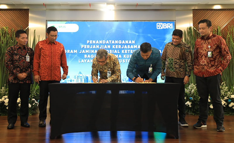 Penandatanganan kerja sama Pengelolaan Program Jaminan Sosial Ketenagakerjaan bagi Penerima KUR dan kerja sama Layanan Jasa Kustodian.