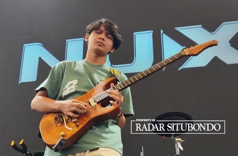 GITARIS ANDAL: Bima Sapta tampil memukau di hadapan warga Shanghai, China, Kamis (19/10).
