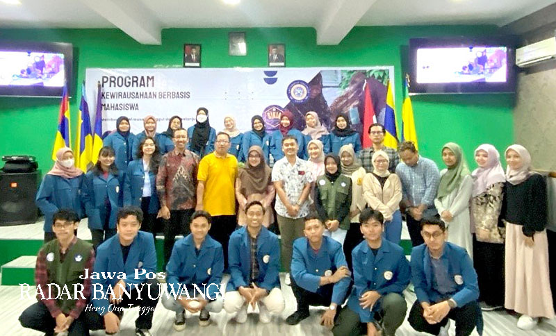 KEGIATAN POSITIF: Menyongsong Indonesia Emas pada 2045 mendatang mahasiswa SIKIA Unair menggelar kewirausahaan berbasis mahasiswa.