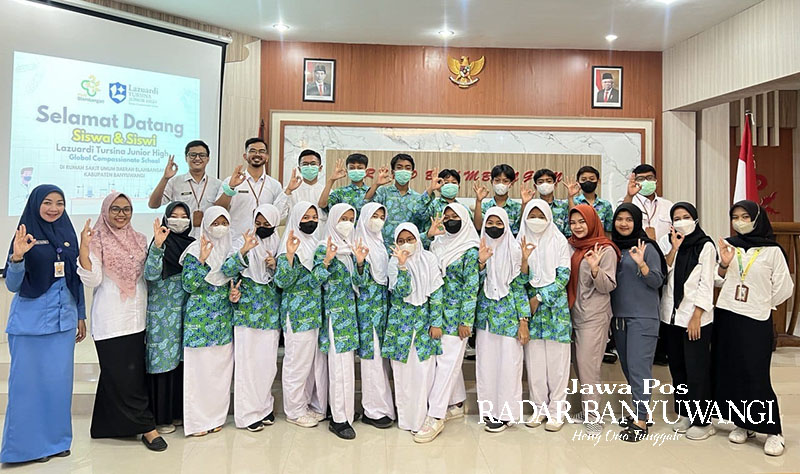 EDUKASI: Lazuardi Tursina Junior High School Banyuwangi berkunjung ke RSUD Blambangan.
