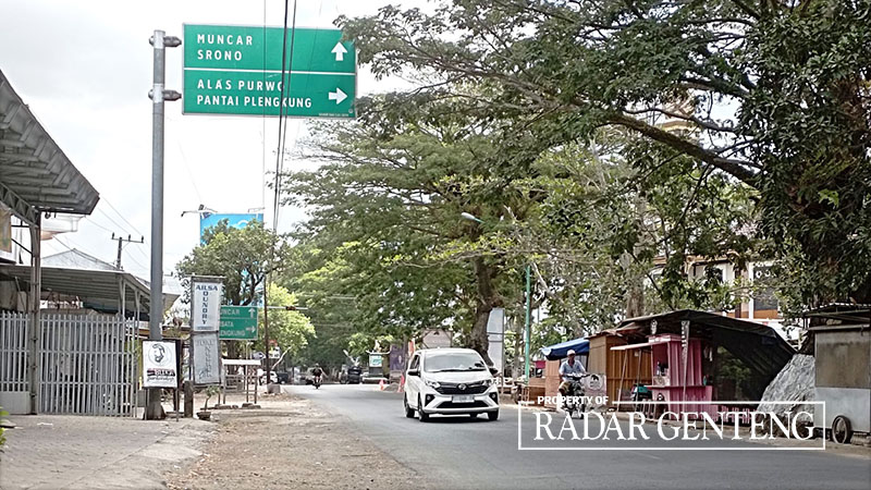 WASPADA: Jalan raya di Desa/Kecamatan Tegaldlimo, Banyuwangi, ini disebut sebagai lokasi aksi klitih alias begal, Senin (13/11).