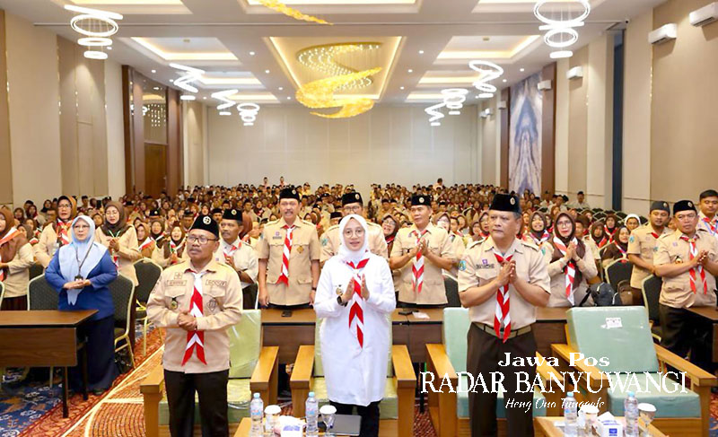 MARI PEDULI: Bupati Ipuk Fiestiandani saat menghadiri orientasi Mabigus Pramuka di Banyuwangi pada Rabu (22/11).