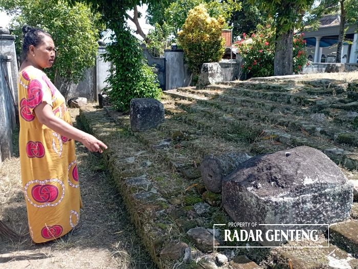 BERSEJARAH: Situs Ompak Songo yang dipercaya bekas Kerajaan Blambangan di Desa Tembokrejo, Kecamatan Muncar Jumat (24/11).