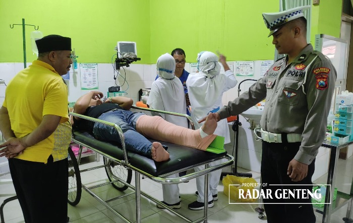 PATAH: I Nyoman Dwipayana Pendit mendapat perawatan di RS Al Huda, Gambiran, Jumat (24/11).