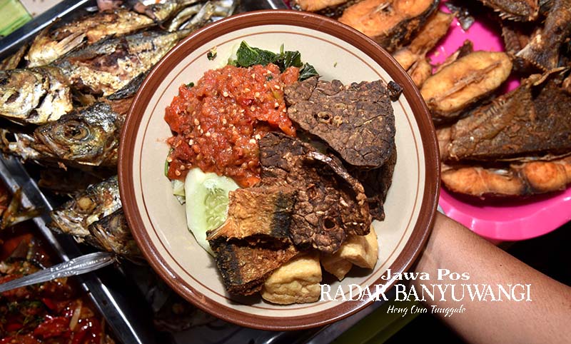 MENGGUGAH SELERA: Sego tempong merupakan satu dari empat kuliner khas yang resmi jadi kekayaan intelektual komunal Banyuwangi.