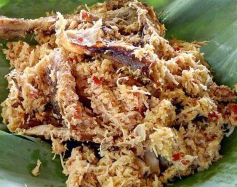 Pecel pitik khas Suku Oseng Desa Kemiren, Banyuwangi.