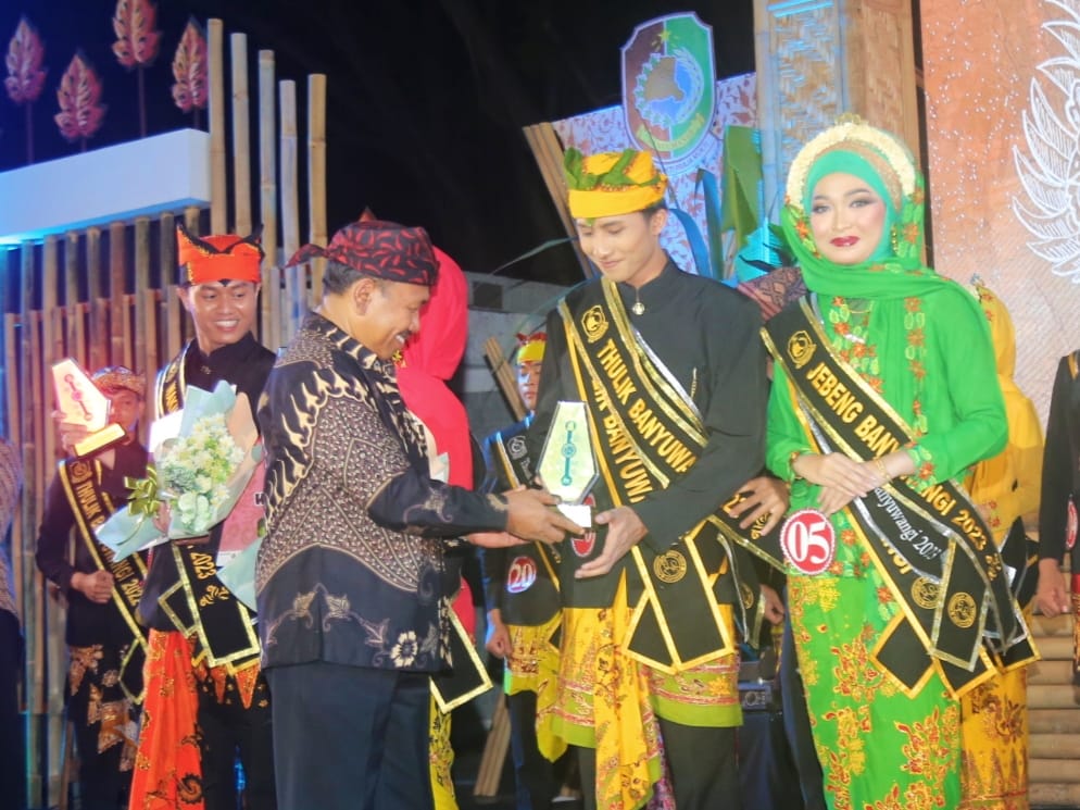 Pasangan Najwan Eka Murti Setiawan asal Kecamatan Kalibaru dan Ghaitsaa Farah Fidhdhah asal Kecamatan Banyuwangi resmi menjadi Jebeng Thulik 2023.