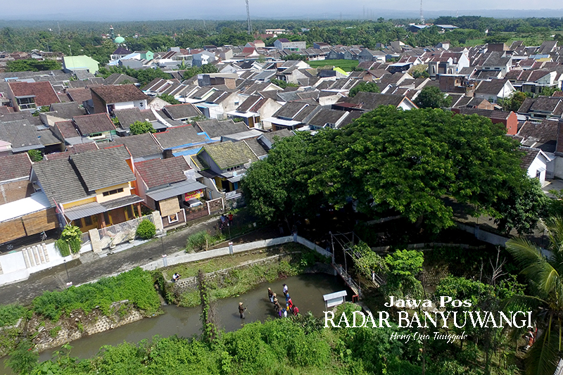 OBJEK PAJAK: Bangunan rumah berderet kompleks Perumahan Villa Bukit Mas, Kelurahan/Kecamatan Giri, Banyuwangi, diprotret dari udara beberapa waktu lalu.