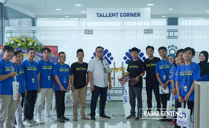 INOVATIF: Plt Kepala BPVP Banyuwangi Ahmad Fajar yang diwakili Kepala Sub Koordinator Bidang Penyelenggara  Inoky Tagara didampingi tim talent corner